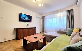 Tranquil Unirii Residence - Elegant & Spacious Living With Parking Steps From Parliament